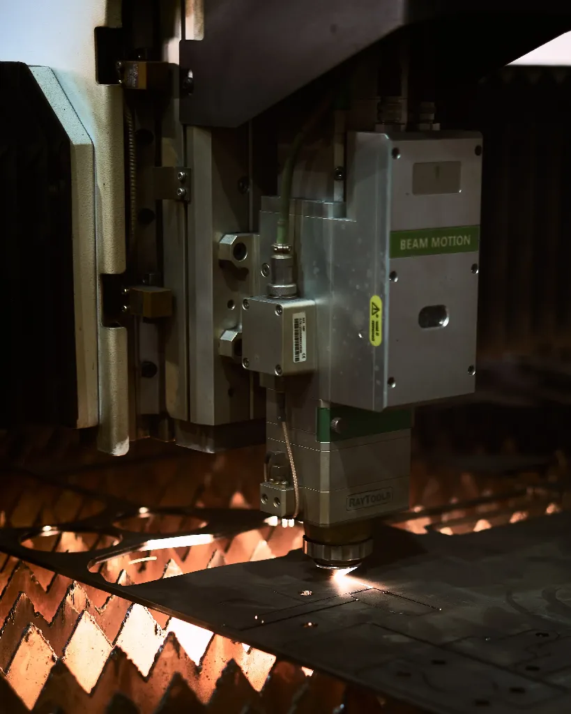 CNC lasersko secenje celik 4mm